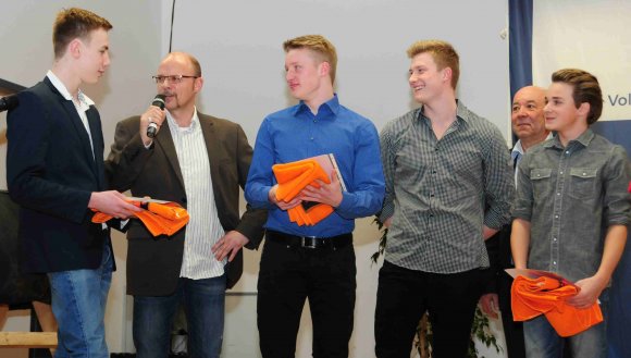 Der 12-Jährige Peter Gollai (r.), Deutscher Jahrgangsmeister im Mehrkampf Kraul, war der Jüngste unter allen Geehrten. Seine Mitschwimmer von der SG EWR Rheinhessen-Mainz,  Tim Gieshold, Christian Keber und Konstantin Schwenk, wurden im Vorjahr Jugendstaffelmeister über 3x1,25 Kilometer im Freiwasser. Gieshold gewann zudem im Becken die DM-Titel über 400, 800 und 1500 Meter Kraul.