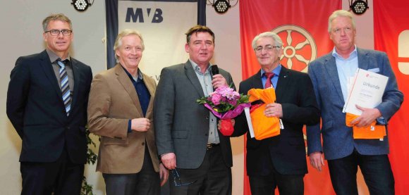Holten DM-Titel für den MSV Mainz 01: die Masters-Schwimmer Ingo Halbritter (r.) in der AK 55 über 50 und 100 Meter Rücken, Günter Schmah in der AK 75 über 100 Meter Schmetterling.