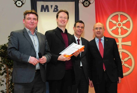 Seine Sportart muss er regelmäßig erklären. Das kann Mark Littlewood (2.v.l.) aber genauso gut, wie er sie beherrscht: Der Mann vom Polizeisportverein Mainz ist Deutscher Meister im Naginata/Engi.