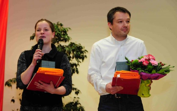So seh'n Sieger aus: Sandra Sprinkmeier (Partnerin Katrin Schultheis war verhindert) mit Erfolgstrainer Marcus Klein...