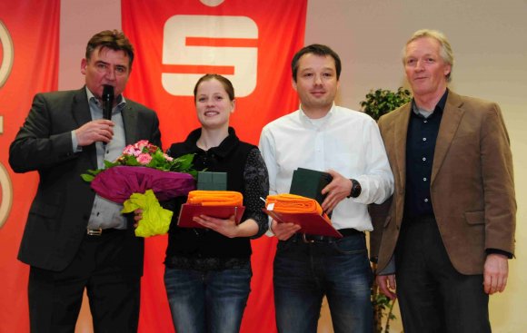 ...und eine Laudatio von Sportbund-Geschäftsführer Joachim Friedsam (r.) obendrein.