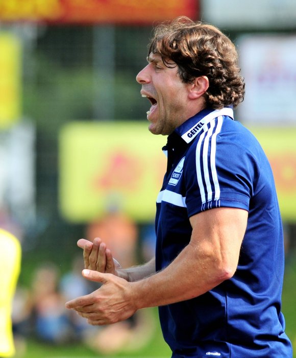 Ganz entspannt sei die Vorbereitung verlaufen, sagt Ali Kayhan Cakici. In der Rückrunde wird man den Trainer des TSV Schott Mainz wahrscheinlich nicht immer in sich selbst ruhend erleben.