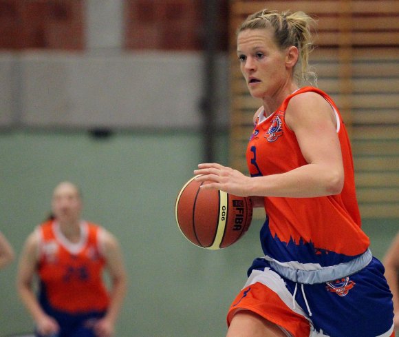 Erst Dienst, dann Spiel: Conny Sharda konnte sich beruflich den Samstagabend freischaufeln und steht gegen Grüner Stern Keltern wieder im Team. Die ASC-Flügelspielerin ist im Angriff eine wichtige Option.