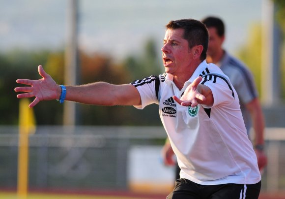 Mochte kaum glauben, was er in der Schlussphase gegen den TuS Hohenecken sah: Jürgen Collet, der Trainer der SpVgg Ingelheim.