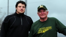 Stehen seit 2009 in Kontakt und freuen sich, dass die MLB das Unterfangen unterstützt: A's-Sportdirektor Benjamin Hieronimi hat Coach Don Freeman für diese Saison als Trainer nach Mainz gelotst.