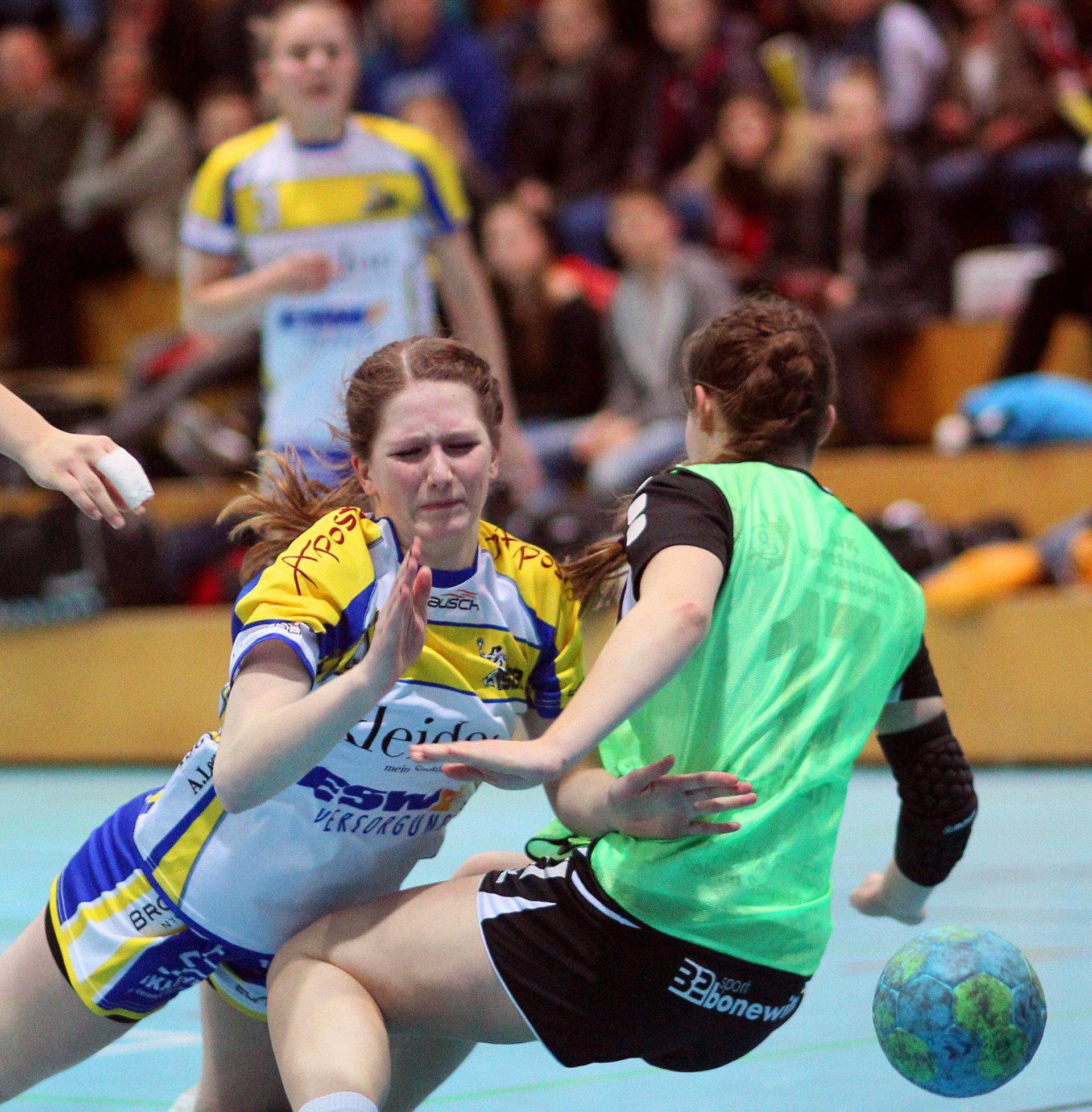 Obwohl Maya Jung hier eine Etage tiefergeht, verlief das Derby auf dem Feld wie drumherum durchweg fair.