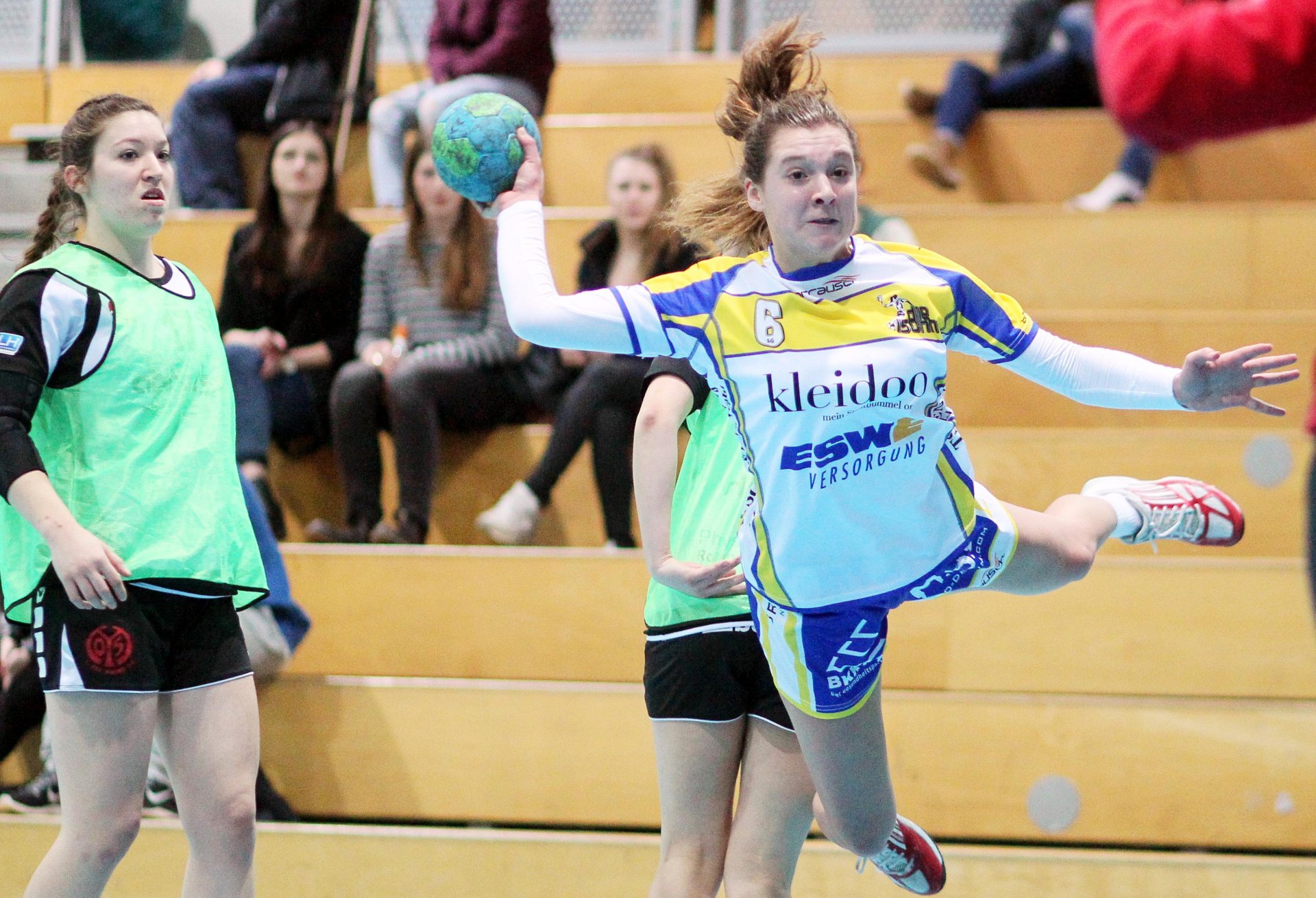 Selina Klump hat ordentlich Platz für einen Abschluss von der Linksaußenposition gefunden.