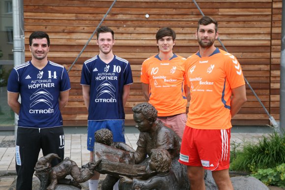 Christian Kosel, Timo Borsch, Lukas Scheer und Philipp Becker (v.l.): Dem Torwart und den drei Rückraumspielern, die seit dem vergangenen Sommer das Trikot der Sportfreunde tragen, werden in Budenheim in der kommenden Saison einen neuen Versuch starten, die Sportfreunde zum Spitzenteam der Oberliga zu machen. 