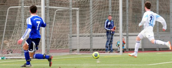 Nicht zu halten: Patrick Wagner stellte die Gau-Algesheimer Hintermannschaft mit seinem Tempo immer wieder vor Herausforderungen. In der 54. Minute erzielte der Klein-Winternheimer Außenstürmer das 2:0.