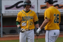 Schlug im ersten Test einen Grand-Slam-Homerun: Max Boldt (l., hier mit Mike Larson).