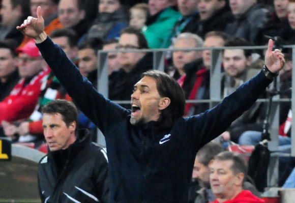 Mutig spielen: Martin Schmidt hat die Taktik des FSV Mainz 05 neu ausgerichtet. Seine Zwischenbilanz mit vier Punkten aus drei Spielen liest sich gut; der Schweizer weiß aber auch, dass bald ein weiterer Dreier nötig ist, um sich von den Abstiegsplätzen zu entfernen.
