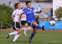 In Montabaur traf sie per Kopf zum 1:0: Annika Leber (r.) steht mit den Fußballerinnen des TSV Schott Mainz unmittelbar vor dem Aufstieg in die Zweite Liga.