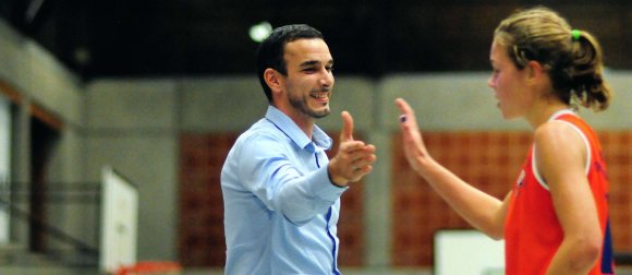 Spielen darf Karolina Jandová nicht mehr für den ASC. Dabei hätte Trainer Alexander Schoch zu diesem Anlass eigens zum Bügeleisen gegriffen.