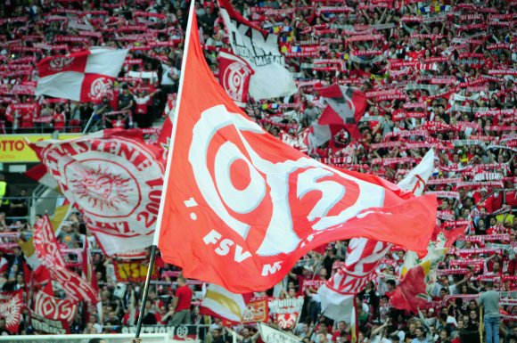 Die Fans können die letzten Bundesligawochenenden planen, die Spieltermine stehen fest.