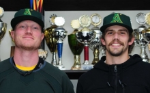 Peter Johannessen (l.) hat bereits zwei Spielzeiten in Mainz verbracht und kennt sich in der Stadt aus. Deshalb hat er für seinen neuen US-Kollegen Joel Johnson auch die Rolle des Fremdenführers übernommen. Die Altstadt und der Dom waren erste Anlaufpunkte, in einem guten Restaurant seien sie auch gewesen, sagt Johnson. Ganz sicher war es kein schwedisches - bis Wallau sind die beiden noch nicht gekommen... 