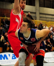 Der Brüller: Martin Rönnberg hat sich in dieser Saison vom unerfahrenen Bezirksligaspieler zu einem echten Regionalligacenter entwickelt. Zuletzt war der Center sogar der effektivste Spieler der Partie. 