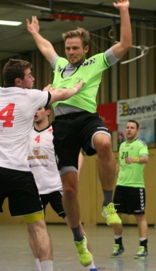 Da konnte man sich irgendwann nur noch ergeben: Florian Caprano und der TV Bodenheim hatten beim entfesselten VTV Mundenheim nichts zu bestellen.