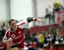 Rechtsaußen Claudia Schückler zeigte sich von ihrer Position in der zweiten Halbzeit der Auswärtspartie beim TSV Haunstetten sehr treffsicher. Eine wichtige Grundlage für den Punktgewinn bei den Augsburgerinnen.