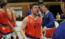 Alles muss raus: Felix Dietrich brüllte nach dem 97:79-Sieg am Samstagabend seine Erleichterung durch die Halle.