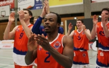 Begeistert waren die ASC-Basketballer nicht nur vom Klassenverbleib, sondern auch vom Publikum...