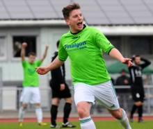Erst mit Gewalt aus der Distanz, dann mit List beim Freistoß: Philipp Fleischer erzielte den zweiten und dritten Treffer beim Ingelheimer 5:0-Sieg gegen den VfL Neustadt.