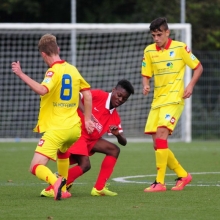 In Ulm vergaben die 05er zahlreiche Chancen. Bote Baku (M.) nutzte eine zum 2:0-Siegtreffer.