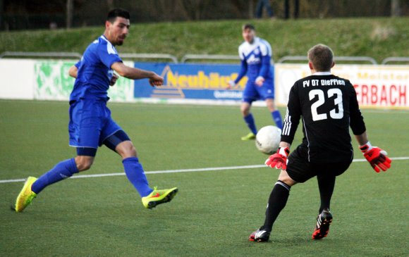 Der erste Trefer zählte nicht: Arif Güclü wurde beim vermeintlichen Führungstor wegen Abseitsstellung beim Zuspiel zurückgepfiffen.