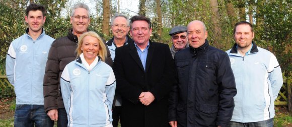 Gute Laune bei der Saisoneröffnung verbreiteten die MGC-Akteure und ihre Gäste, v.l.: Manuel Szablikowski, Stadtsportverbandsvorsitzender Alexander Reinemann, Alice Kobisch, Norbert Kramer, Bürgermeister Günter Beck, MGC-Ehrenvorsitzender Karlheinz Franko, Sportbund-Rheinhessen-Präsident Magnus Schneider und Marcel Noack.