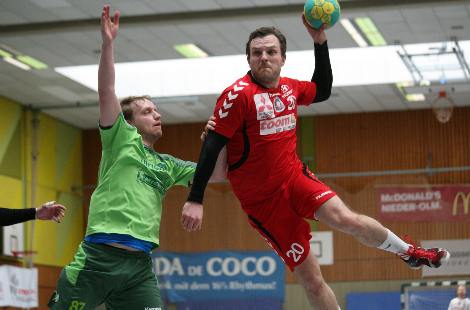 Viel Platz fand Oberligist TV Nieder-Olm im Spiel gegen Schlusslicht TV Wörth, wie hier Tino Stumps.