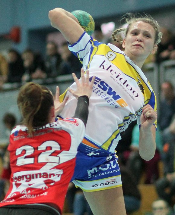 Zehn Würfe, zehn Treffer: Mehr kann man von einer Rückraumspielerin nicht erwarten. Lea Schuhknecht zeigte sich beim Abschluss in Kamp-Lintfort gnadenlos effektiv.