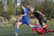 Simon Höss (l.) war der Mann des Spieltages in der Fußball-Bezirksliga: Der Stürmer erzielte alle vier Tore beim Sieg der 46er gegen den FSV Saulheim. 
