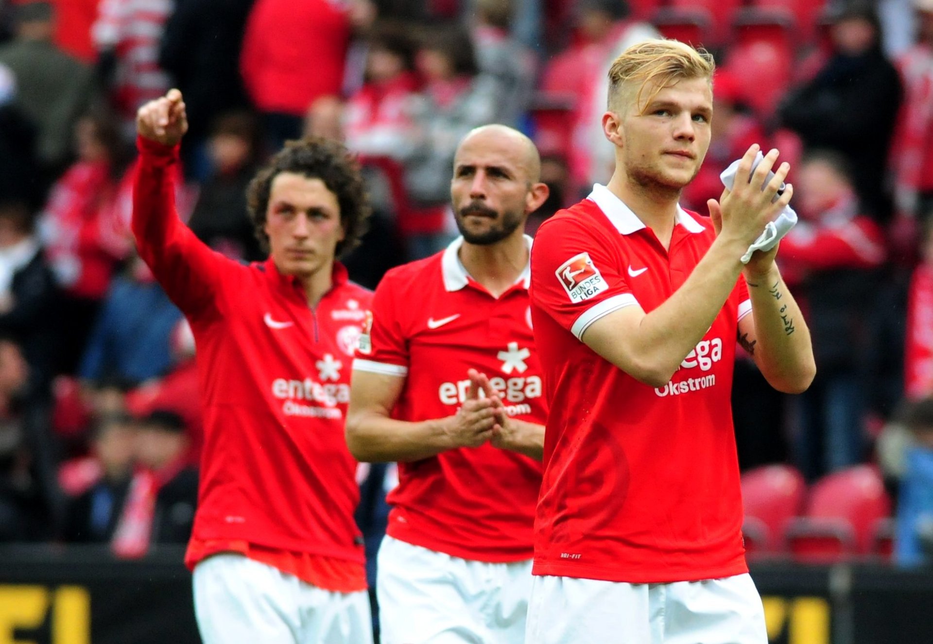 ...und die Profis - hier Julian Baumgartlinger, Elkin Soto und Johannes Geis - dankten für die Unterstützung.