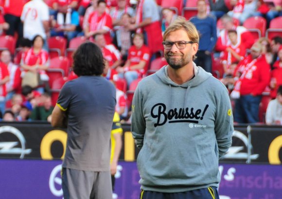 Muss demnächst noch ein „Ex“ auf seinen Pullover schreiben: Jürgen Klopp wird den BVB am Saisonende verlassen. Kotrainer Zeljko Buvac (l.) wird ihn wohl begleiten.