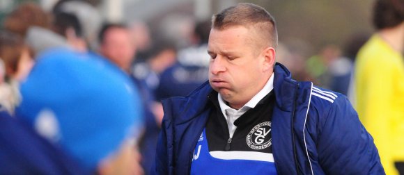 Auch wenn er manchmal schnaufen musste: Cheftrainer Jörg Jansohn spielt mit dem SV Gonsenheim die erfolgreichste Saison in der Oberligageschichte und wird auch in der nächsten Runde für das Team verantwortlich sein, gemeinsam mit ...