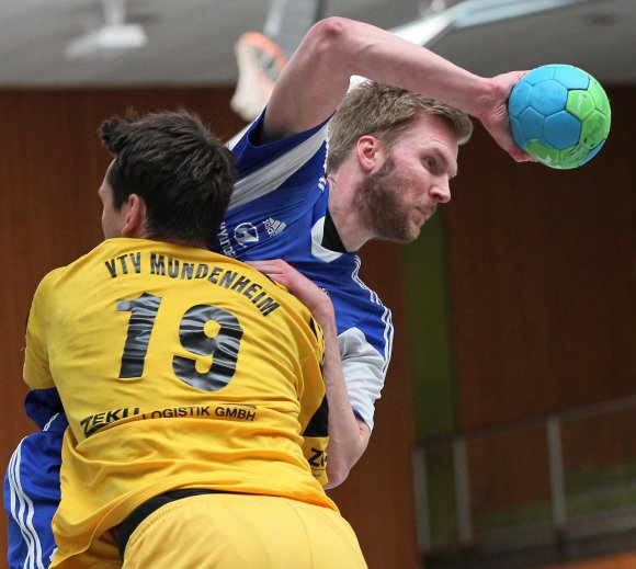 Patrick Riedel hat in den jüngsten Partien den Rückraum des TV Nieder-Olm belebt, ein wichtiger Fortschritt für den Angriff des TVN. Auch im Derby gegen die SG Saulheim wird die Durchsetzungsfähigkeit entscheidend sein für die Fortsetzung der Siegesserie.