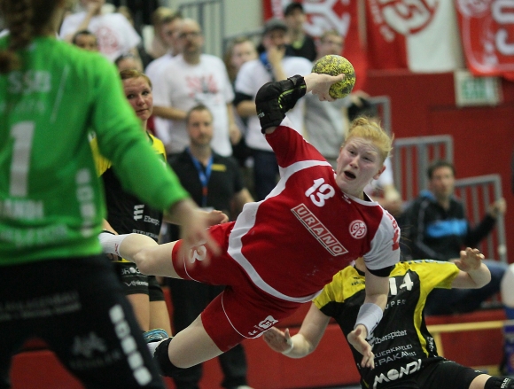 Zwei Treffer steuerte Meike Schmelzer am vorigen Samstag zum überlebensnotwendigen 22:21-Sieg gegen den TV Nellingen bei.