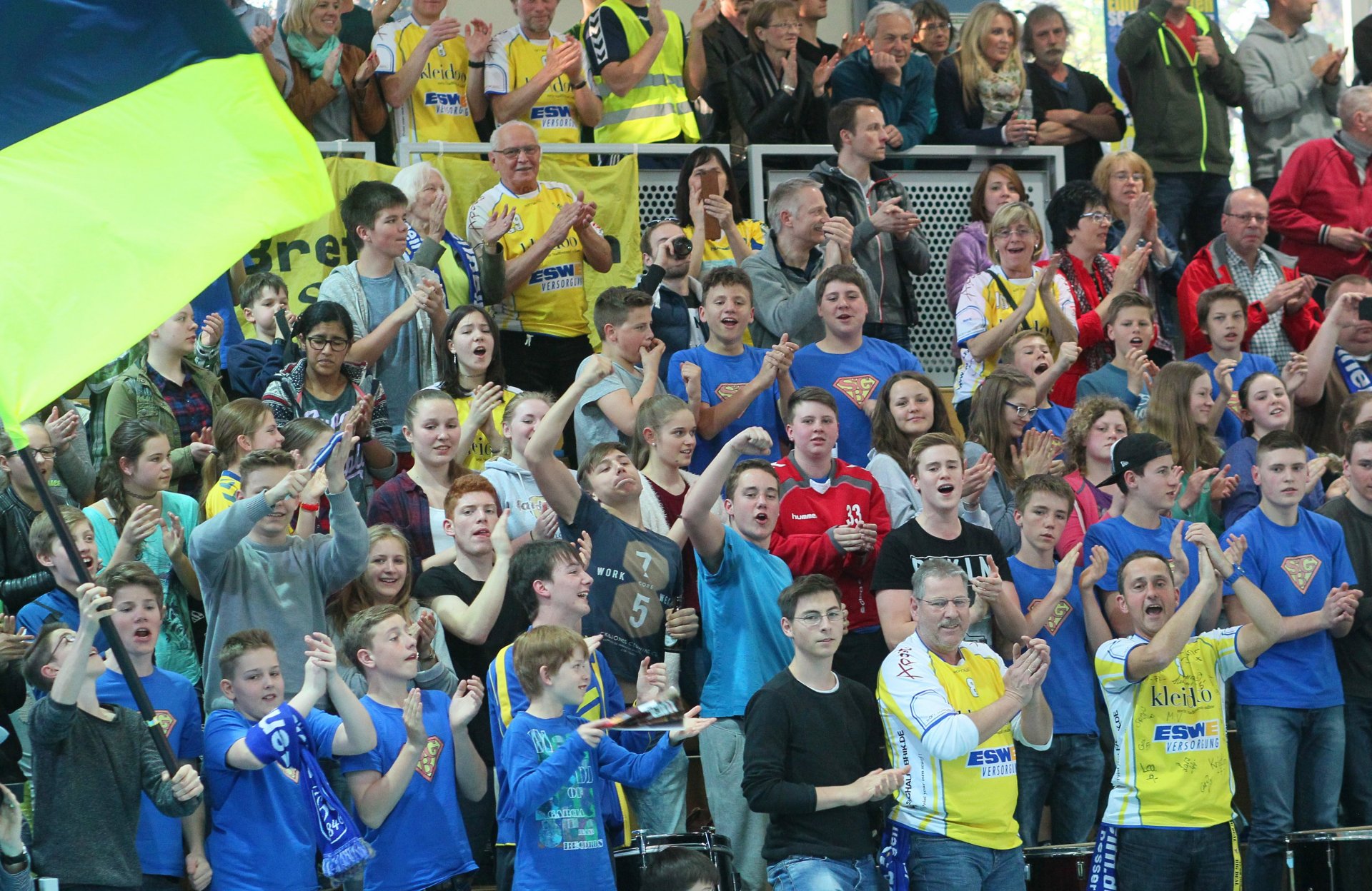 Der Anhang in der diesmal fast vollständig gefüllten IGS-Sporthalle feierte den Erfolg naturgemäß euphorisch. 