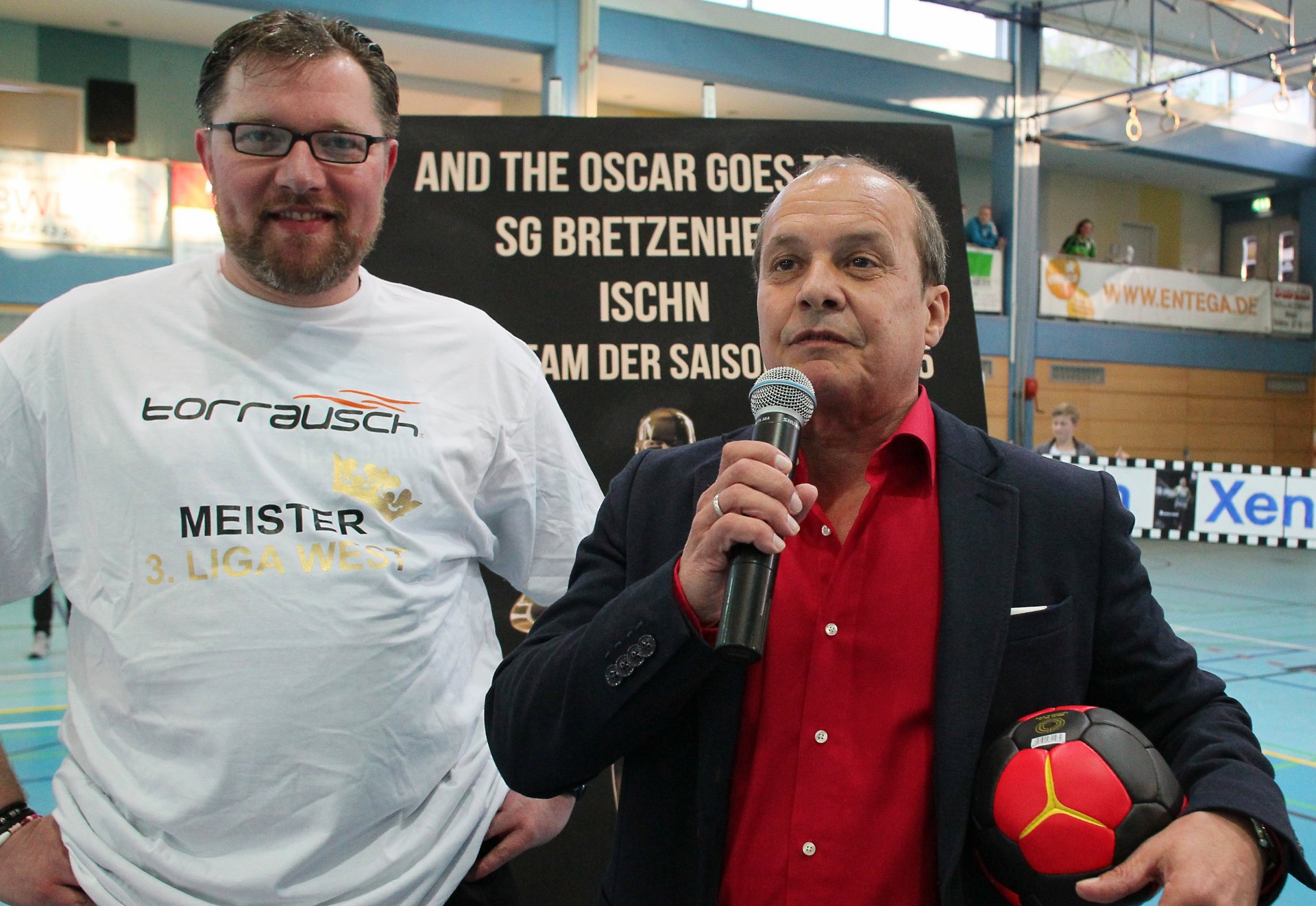 HVR-Präsident Klaus Kuhn war stellvertretend der Zeremonienmeister bei der Meisterehrung durch den DHB.