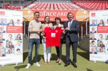 Werben für die Registrierung: 05-Profi Niko Bungert, DKMS-Geschäftsführerin Sandra Bothur, Dr. Marie-Luise Wolff-Hertwig (Vorstandsvorsitzende der Entega-Muttergesellschaft HSE), 05-Präsident Harald Strutz. 