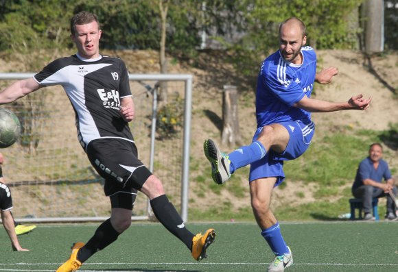 Tobias Rosenthal (r.) ist im Bretzenheimer Angriff auch gegen den TSV Gau-Odernheim eine zusätzliche Option neben Simon Höss. Simon Schmitt (l.) und sein FSV Saulheim empfangen am Sonntag den TSV Gundheim.