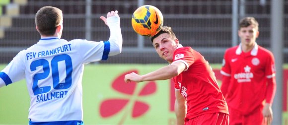 Sein Ausfall schmerzt gewaltig: Tempodribbler Dennis Franzin wird der Mainzer U23 nach Schien- und Wadenbeinbruch lange fehlen.