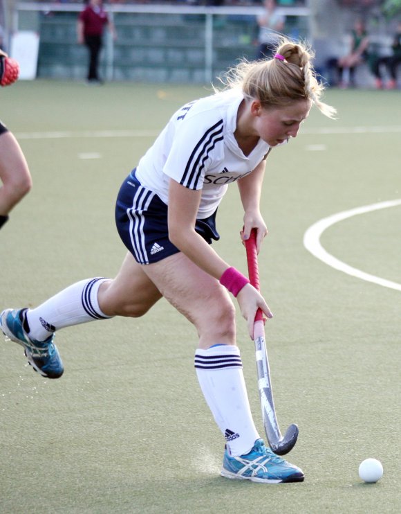 Das erste Tor für den TSV Schott Mainz in der Feldsaison 2015 erzielte Jana Bayer. Das war zwar das zwischenzeitliche 1:1, am Ende allerdings lediglich Kosmetik bei der 1:5-Pleite beim TuS Obermenzing. 