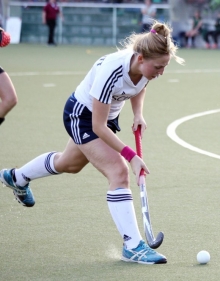 Das erste Tor für den TSV Schott Mainz in der Feldsaison 2015 erzielte Jana Bayer. Das war zwar das zwischenzeitliche 1:1, am Ende allerdings lediglich Kosmetik bei der 1:5-Pleite beim TuS Obermenzing. 