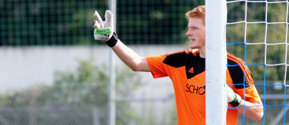 Schlussmann Patrick Manthe zeigt's an: Drei Standardtore kassierte der TSV Schott Mainz bei der 0:4-Niederlage in Neunkirchen.