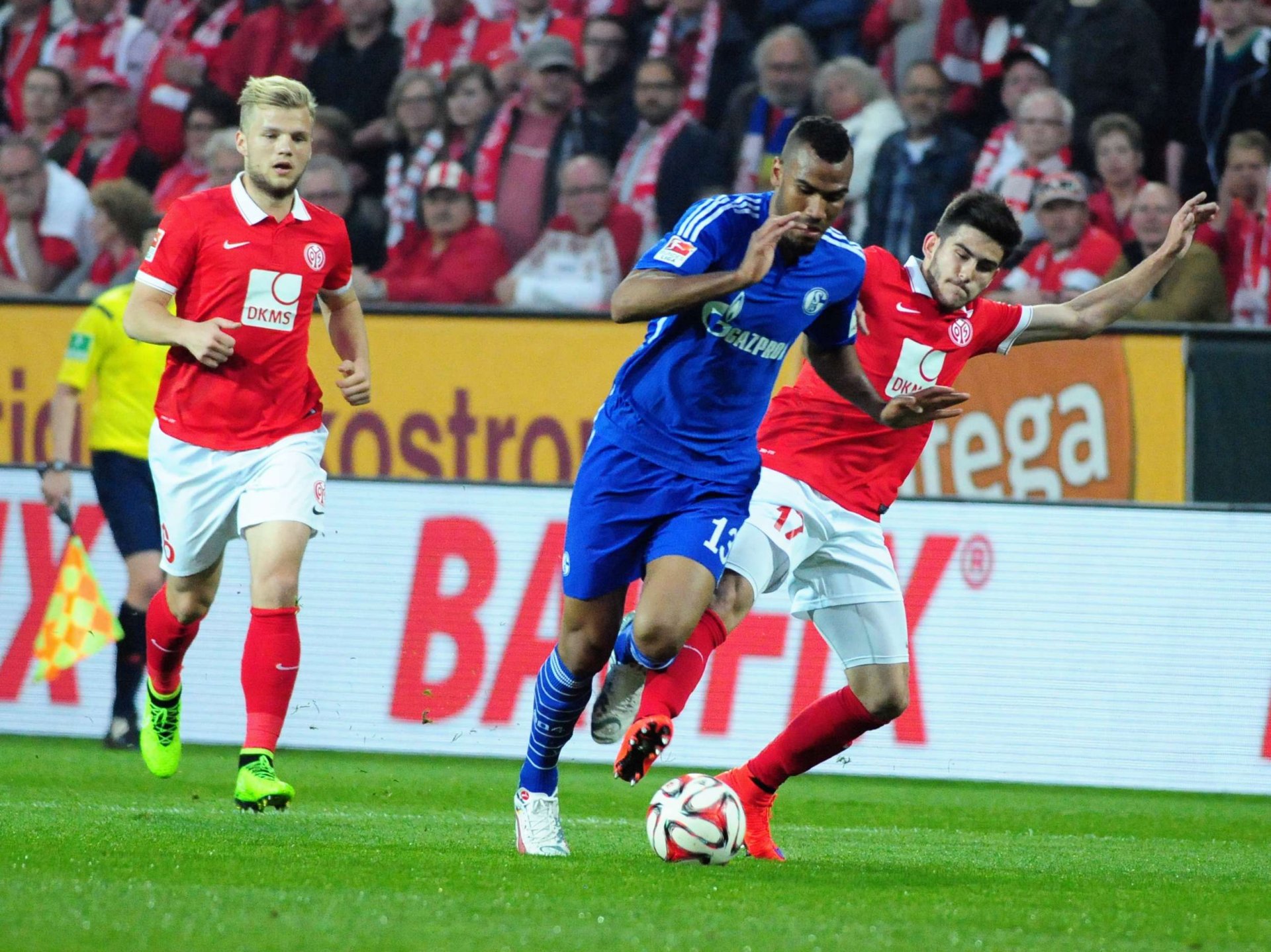 ...oder Jairo gegen den Ex-05er Maxim Chopuo-Moting gewannen die entscheidenden Duelle.