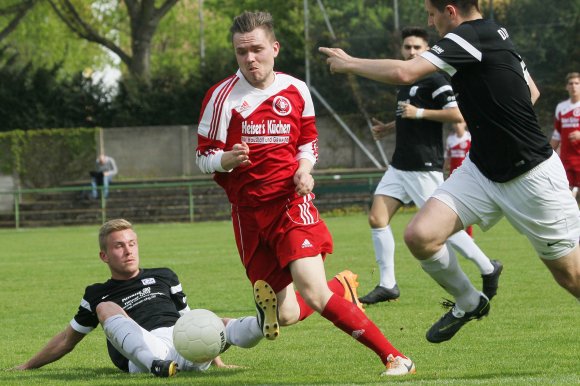 Keine Frage, wer der Mann des Tages bei der SVW Mainz war. Als hängende Spitze ins Zentrum gezogen, war Matthias Wincek dreimal zur Stelle, um die Vorlagen von Marcel Ruml und Claudius Neuser zu verwerten.