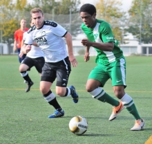 Kann nicht nur verteidigen: Carnell Likunde (r.) erzielte in der sechsten Minute der Nachspielzeit den Siegtreffer für die TuS Marienborn bei Eintracht Herrnsheim.