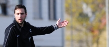 „Guck dir das an“: Thomas Eberhardt musste in dieser Saison einige Dinge sehen, die er lieber nicht gesehen hätte. Im Abstiegskampf-Endspurt will der Mombacher Trainer nur noch auf „gestandene Männer“ setzen.
