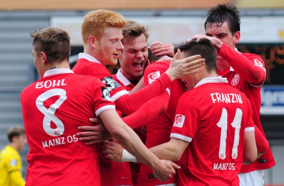 Solche Szenen wie beim 3:1-Erfolg über Rot-Weiß Erfurt wollen die U23-Spieler des FSV Mainz 05 auch am Samstag erleben - auch wenn Dennis Franzin nach einem Schien- und Wadenbeinbruch nicht mehr mittun kann.