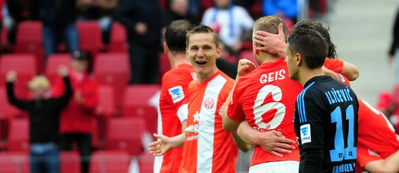 Wieder so jubeln wie einst im Mai 2014 wollen die 05er am Sonntag - Leidtragender wäre erneut der HSV.
